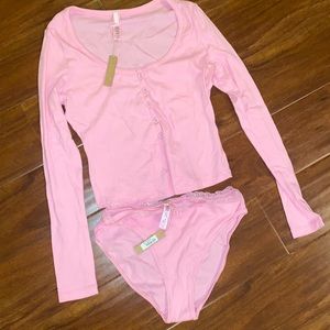 Hard to find! NWT SKIMS bubblegum pink set! Medium—Hot!